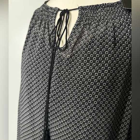 NWT BCBGMaxAzria Black and white printed shift dress Tassel tie neckline - Picture 6 of 9